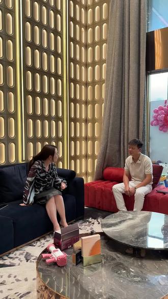 所以这件事到底是谁的错? #李影夫妇 #李影 @李影5月28号早9点开业盛典