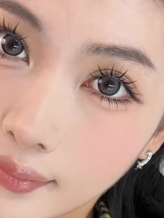这种放射型的睫毛贴上眼尊嘟就像蝴蝶一样绽放!! #假睫毛 #美妆 #假睫毛贴法分享