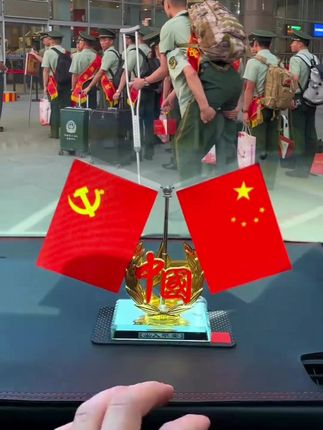 人民有信仰,国家有力量,民族有希望!如果信仰有颜色,那一定是中国红!祖国万岁!#祖国强大 #我爱我的祖国 #车载摆件#车载香薰 #国庆#最可爱的人 #祖国万岁