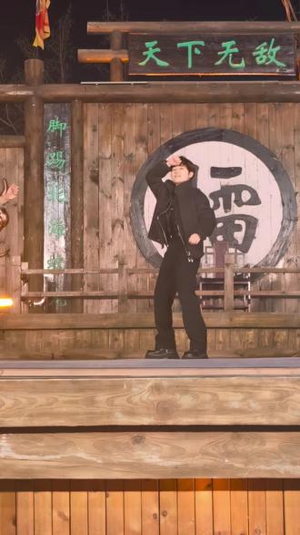 本来提前站位置要看#老嫂子!偶遇#周周啊 #万宁与晚安 不枉费我等了那么的长时间占的绝佳位置!