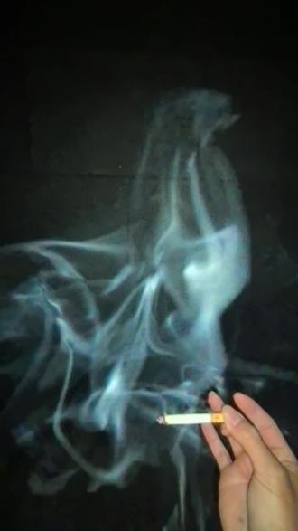 点完这根烟,你我就翻篇#回旋扔烟#夜拍