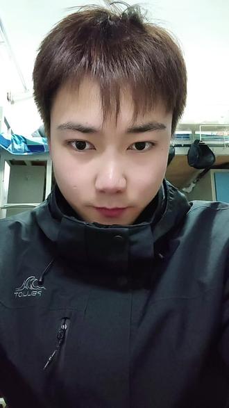 今日的给力餐来自有色金属,但是自己仓位不够,今天我的ai应用虽然跌的很惨,但是我还是进行了一部分加仓,看好这个主长线,有没有人跟我有相同的看法,可以说一下,新的一天继续布局,观望形势#ai应用 #有色金属 #止盈 #基金理财 #cpo