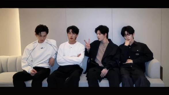 #踢腿变装#Desire4