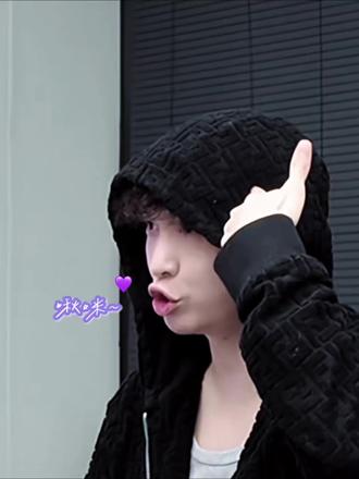 人们至今无法知道莲莲到底有多萌 #张艺兴#论张艺兴如何拥有超高回头率#可爱