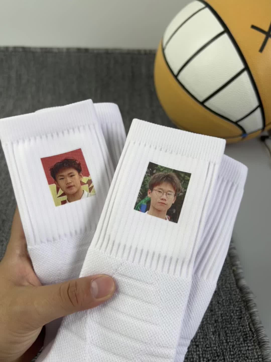 送给兄弟的生日礼物怎么样#袜子 #袜子穿搭 #抽象 #玩个很新的东西 #兄弟情