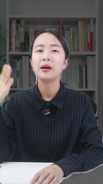 八下语文第一次月考,6大板块重点详细梳理 八下语文第一次月考重点是什么?带过9届初一,看了上百套试卷,我把重要考点全给大家扒出来了!
基础板块:字音字形盯紧追溯(sù)、静穆(mù)、晦(huì)暗、、斡(wò)旋、龟(jūn)裂、冗(rǒnɡ)杂这些字音字形;成语重点记草长莺飞、戛然而止、叹为观止、目空一切、人情世故的意思;文学常识重点抓作者、朝代/国家和代表作。
古诗文:《关雎》《蒹葭》《式微》《子衿》《送杜少府之任蜀州》《望洞庭湖上张丞相》6首,每一句诗都必须会默会赏。
文言文:《桃花源记》《小石潭记》,常考“寻、志、要、悉、尤、冽”的字词翻译。句子翻译常考“斗折蛇行,明灭可见”,“阡陌交通,鸡犬相闻”这几句。
阅读:第一单元民俗文化类文本(牢记常考的几个主旨情感),第二单元自然的奥秘类文本(记说明顺序,说明方法及作用),答题公式已备好。
作文:考成长感悟类+文化体验类,提前练好一类文,考场直接套用。
名著:《经典常谈》一定要清楚人物对应的作品及作品特点。
#八下第一次月考 #月考预测#押题 #家长收藏孩子受益 #家有初中生