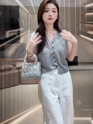 #高级感穿搭 #简约穿搭 #减龄气质 #温柔穿搭 #减龄套装