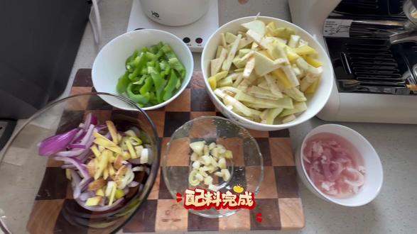 heir女孩在家学做贾冰老师同款“茄子🍆焖饭”#简简单单一顿家常便饭 变身小厨娘😎