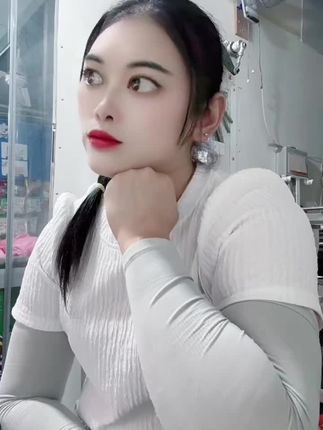 “过去不重要,未来才重要 什么都不期待,只愿自己越来越好。”……