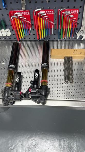 Gfe减震更换弹簧定重#gfe #减震保养维护 #电动车维修