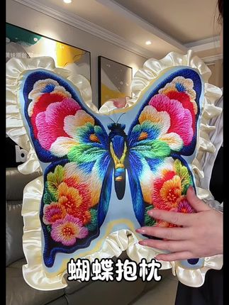 高回弹的蝴蝶抱枕,放哪里都好看#蝴蝶抱枕 #蝴蝶抱枕靠垫 #抱枕 #沙发抱枕
