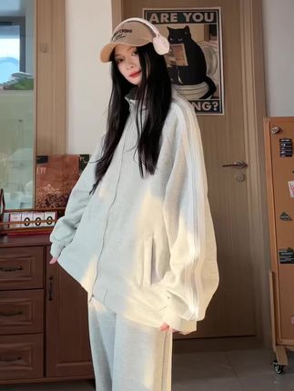 秋天的卫衣套装给你们安排上了#ootd穿搭 #出游穿搭 #卫衣穿搭 #今天穿什么#套装两件套