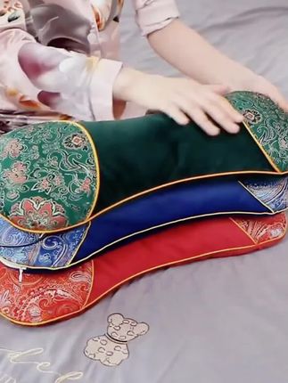 艾草电热枕头#好物推荐? #自用好物推荐 #抖音推荐好物 #改善睡眠 #缓解颈椎痛的枕头 。