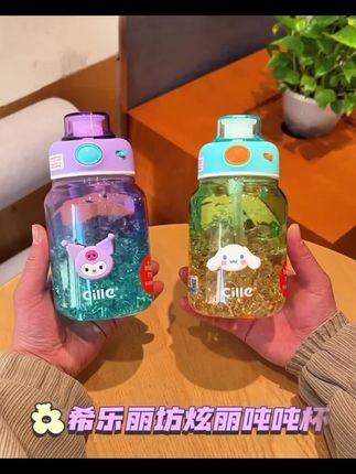 给孩子带去学校的水杯要选这种杯身细长的,能放进书包侧兜的,最好是TRITAN材质的,没有异味,还不会漏水,这样孩子在学校也能随时喝到水了。一键开盖的设计,孩子单手就能打开,喝水更方便。还有这么多颜色可以选,赶紧给你家孩子安排上吧!#夏日必备 #爱了爱了 #学生党必备 #懒人必备 #分享