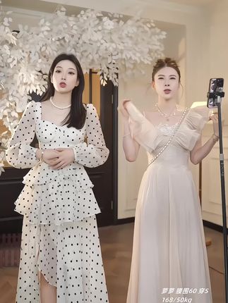 拍照太美了,颜色好正,特别出片显脸白#大码女装 #度假风连衣裙 #文艺复古穿搭 #慵懒风 #显瘦连衣裙