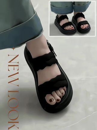 👡2025仙女必备厚底凉鞋 宝子们,夏天的鞋子我可算挖到宝了!这双厚底凉鞋,上脚像踩在云朵上,松糕罗马设计超有范,搭配裙子美炸。防滑还适合沙滩,2025新款别错过,快冲!💖 ✨【踩屎感十足】软底超舒适,走路像飘着。 👗【百搭裙子】各种裙装轻松配,仙女本仙。 🌊【防滑给力】沙滩行走稳当当,不担心。 🌟【时尚罗马】独特设计,潮流感拉满。 #厚底凉鞋 #仙女风 #罗马鞋 #防滑鞋 #时尚单品