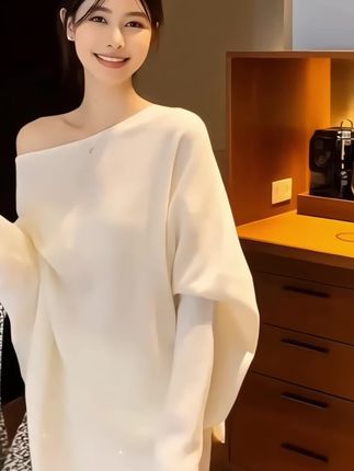 2025秋冬就穿它!慵懒风V领针织外套,蝙蝠袖藏肉又显气场,不规则设计感拉满,搭裙子、裤子都好看,女生闭眼入的百搭上衣~#时髦穿搭 #温柔穿搭 #强烈推荐 #这也太好看了 #我又心动了