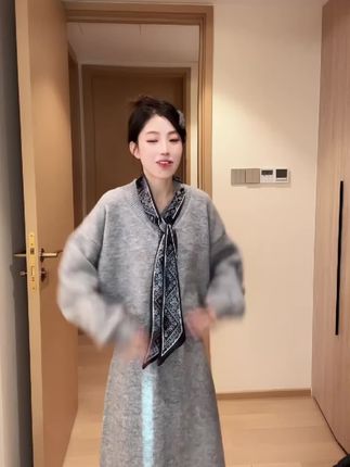 #女神穿搭 #谁穿谁好看特别有女人味 #穿搭分享  【小树专属】拼接丝巾套装时尚显瘦长款休闲风简约风裙子网红复古秋季时尚套装