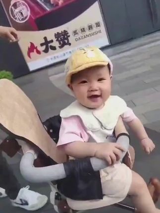 承诺不用太好听,行动到位才是真心所有动听的话,配得上实际行动才有意义,能感动人心的从来不是语言,是行动,始终如一的,永远不是虚伪的热情而是真诚的付出#遛娃神器