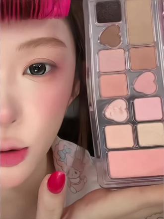 新手老手就不要放过它好嘛!轻松打造迷人眼妆! 姐妹们!这个眼影真的太好用了!!!#美妆 #眼影盘 #眼妆 #新品 #拿捏了今年的妆容趋势