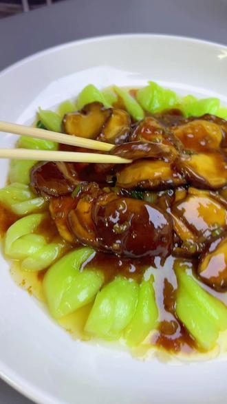 今日菜系:香菇扒油菜,清爽解腻 #办公室美食 #美食教程 #香菇油菜