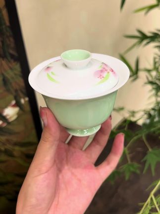 百合手绘盖碗~ #与茶相伴的日子 #茶生活 #今日分享 #爱了爱了 #日常生活