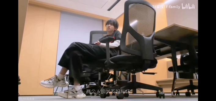 北京到湖南的距离不是我们的距离#杨博文#左奇函#奇文四代唯一真情侣 @DOU+小助手