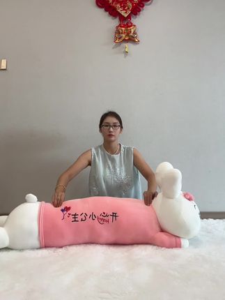 软软的抱枕来喽,晚上搂着睡觉很舒服的 #毛绒玩具