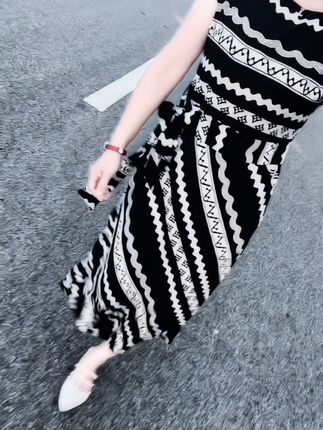 旅行的意义不是去过多少地方,拍过多少照片,而是体验了多少种不同的生活方式,遇见了多少个全新的自己,阅山河,观天地,见众生,寻自己。#穿搭分享