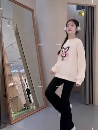 买了买了,女儿这样穿太好看了,就一个女儿,别人有的咱也得有,反正又不贵,穿上太好看了#中大童搭配 #套装 #生女儿就要这样穿