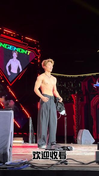 云逛演艺城,新年快乐啦#演出现场拍摄 #龙之梦 #龙之梦太湖演艺城 #户外直播现场 #牛油果子哥