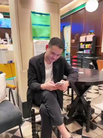 人生不是等风停 而是在风雨中前行