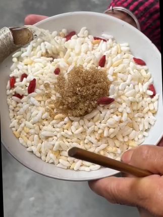#创作灵感 柴火炒米儿,还是儿时的味道#柴火炒米 #米泡儿 #记忆中的味道 #米泡儿