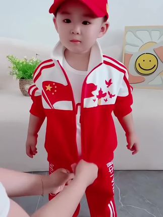 #潮酷穿搭#萌娃穿搭#秋季新款#儿童运动套装#男女同款 ~~这套国潮风满满的中国红三件套,穿上国潮又喜庆,舒适又好看,男女宝都能穿
