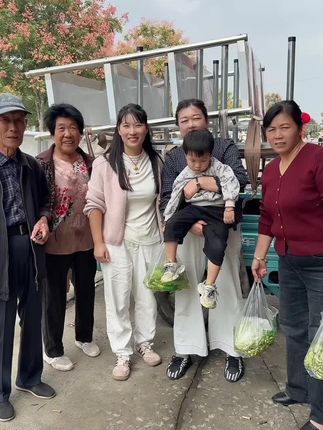 都说不让媳妇馋和小叔子的事情怕出力不讨好 媳妇却说一家人一条心一起打拼,生活会苦一阵子 只要努力不会苦一辈子,姐妹们一直等的次抛终于来🔥动了,💦保湿效果特别好,抹完直接睡觉,第二天那个脸就是又光又嫩,现在直接多送一盒,1️⃣9️⃣·9️⃣发5️⃣盒#喜爱度激励计划 #三农耕耘计划