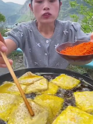 老乡们,贵州大方手撕豆腐又来活动了!吃起来软嫩 Q 弹有嚼劲,又辣又麻又香,有喜欢的老乡赶紧下手喽 #贵州美食#豆干#大方手撕豆腐#贵州大方六龙手撕豆干#贵州大方手撕豆干