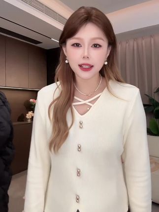 楠序迪迪微胖女装2025秋冬显瘦时尚百搭设计感打底小衫上衣DD9068