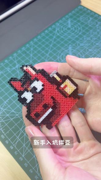 非常适合打工人的一个拼豆表情包 #拼豆日常 #拼豆 #拼豆豆 #马年 #拼豆挂件