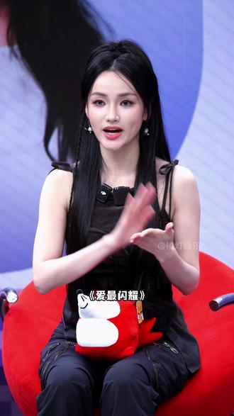 许馨文说因为喜欢迪丽热巴大美女才接下OST!
#迪丽热巴 #爱最闪耀 #电视剧一千零一夜 #许馨文 #狐厂打歌中心 @DOU+小助手