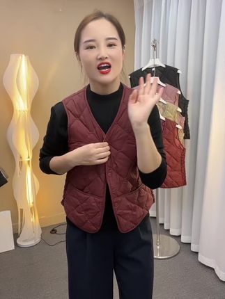 #棉服马甲 #源头实力厂家 #时尚妈妈装 她家马甲又卖火了,做工精细