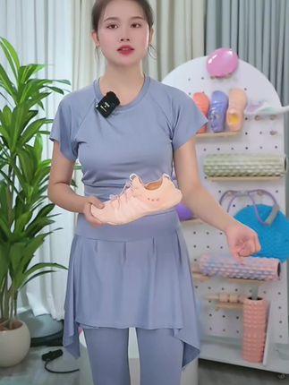 喜欢运动健身的朋友们看过来了,这双迈卡侬健身鞋柔软舒适,穿上它就像光着脚踩在棉花上一样,特别舒服,无论是室内健身还是跳操都可以穿,而且价格也不贵哦!