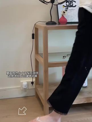 宝子们,高温天有救啦!这条冰丝休闲小黑裤,冰冰凉凉,显高显瘦。小个子女生闭眼入,轻松打造清爽夏日OOTD~ #一键解锁夏日本命穿搭 #超清爽的夏天OOTD #小个子显高显瘦穿搭 #冰丝休闲裤 #小个子女生夏天穿搭指南