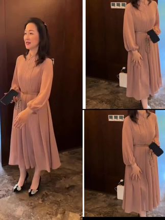#穿出高级感 #新款连衣裙 姐妹们快来看看这套衣服,真的太好看了!这个毛衣搭配这条半身裙简直绝了,上身效果超级赞,特别显瘦还很温柔,不管是逛街还是约会穿都合适,喜欢的朋友千万不要错过。