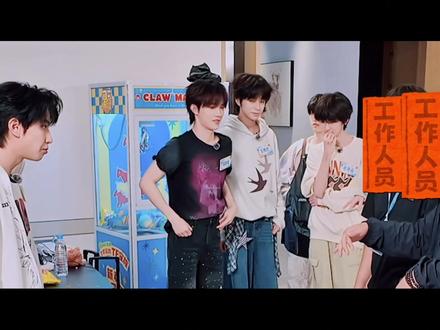 哎呀,谁的哥哥宝宝呀,怎么这么萌😼,王橹杰快被可爱晕了吧!#王橹杰#穆祉丞