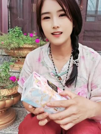 万物皆可爱,纸巾一直卖,我在等风也在等你,路过的老板美女需要纸巾,记得找我哦。#贩卖人间烟火。#干湿两用抽纸