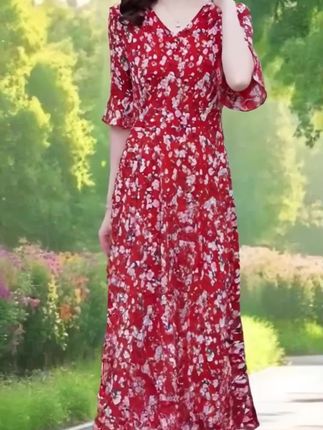 夏季必备时尚减龄气质收腰显瘦印花连衣裙来喽!#气质女神穿搭 #时尚度假穿搭 #面料柔软舒适 #谁穿谁好看特别有女人味 #美出高级感