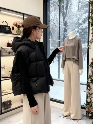 2025欧美秋冬季新款白鸭绒马甲女小个子连帽宽松短款泡芙背心#白鸭绒马甲 #小个子连帽马甲 #小个子穿搭 #短款泡芙背心 #秋天搭配分享