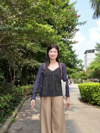 卡其色裤子是真好穿~#简约穿搭 #西装裤 #卡其色裤子 #阔腿裤 #不挑腿型的裤子