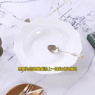 浮雕蕾丝花边!这陶瓷盘也太有氛围感了吧? 欧式浮雕蕾丝花边设计,白色釉下彩陶瓷材质,做汤盘、意面盘、餐盘都合适,自带精致氛围感,瑕疵款性价比更高哦~