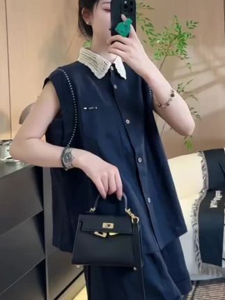 轻奢风时尚洋气套装女夏季新款设计感针织翻领无袖上衣短裤两件套#好穿又舒服#谁穿谁好看不分年龄段 #时尚潮流百搭休闲夏季新款#质量保证价格合理